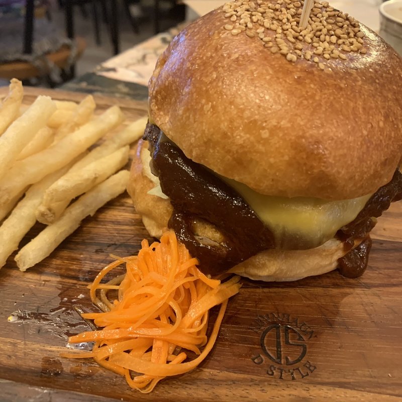 バーベキューチーズバーガー(友安製作所カフェ )