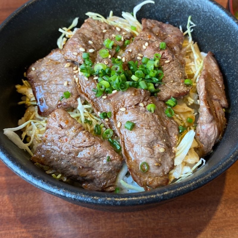 ハラミ丼(焼肉　たべようや)