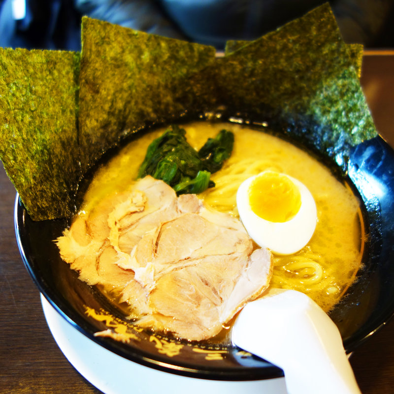 家系ラーメン(豚骨ラーメン博多三氣 福大通り片江店)