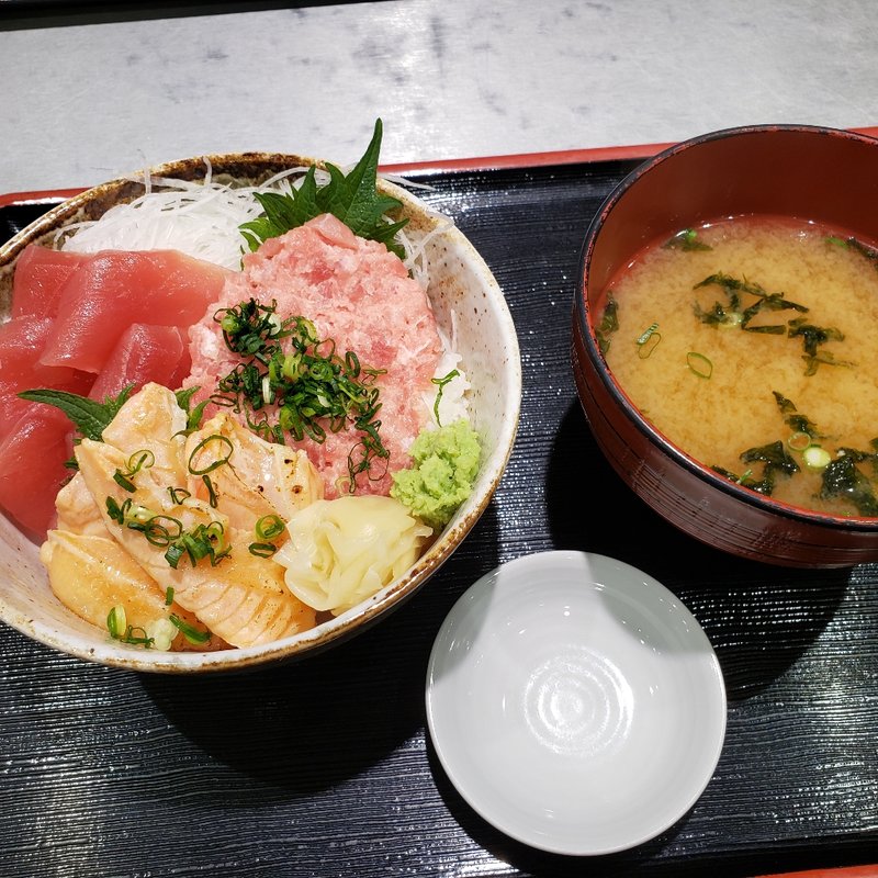 中おちねぎとろ丼(まぐろ亭)