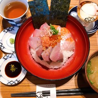海鮮丼(うお田)