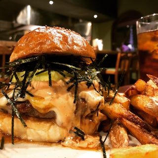 ハワイアン磯部バーガー(Hyoe's Burgers+Fries)