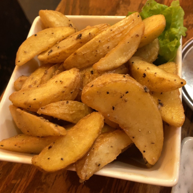 アンチョビポテト(炭火鳥酒場 赤羽鳥一家)
