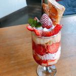 苺のミルフィーユパフェ(大仏café koryo nara )