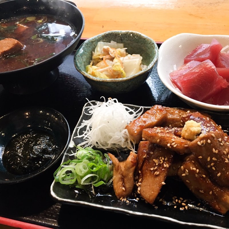 まぐろのすき身カルビ焼き定食(まぐろや 梅田芝田店)
