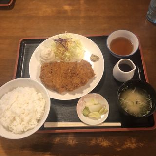 チキンカツ定食(ファミリーレストラン 若鶴)