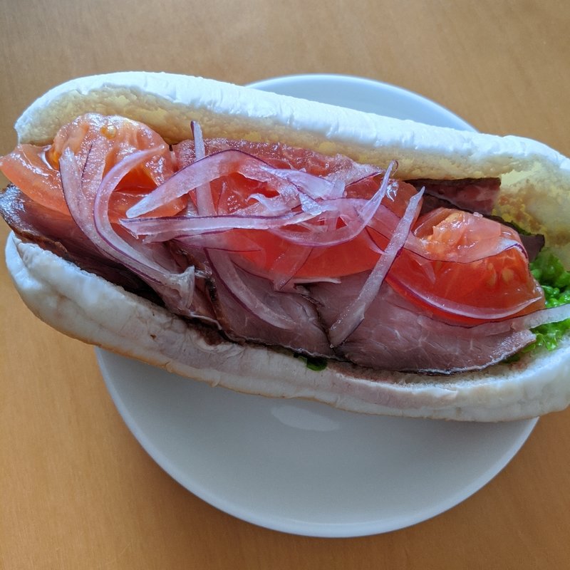 彩り野菜とローストビーフサンド(おうちごはん)