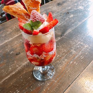 苺のミルフィーユパフェtakeout(大仏café koryo nara )