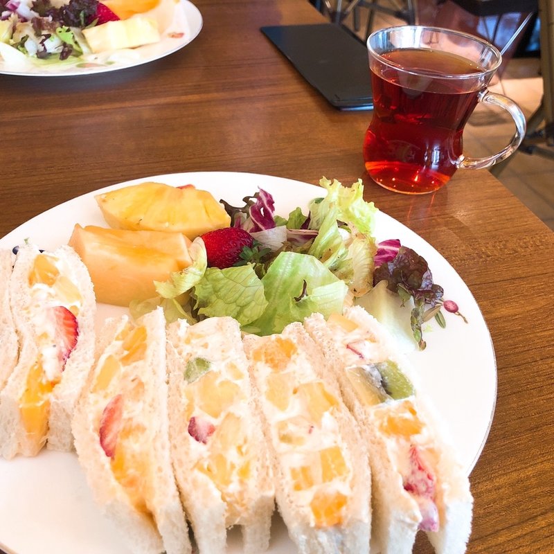 モーニングCセットのフルーツサンドのセット(果実園リーベル 目黒店)