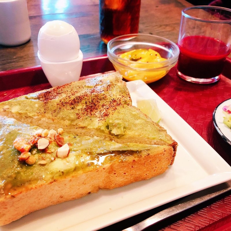 完熟特選アボカド、半熟ゆで卵、亜麻ブラウンブレッド、 搾りたてフレッシュジュース、ハンドドリップコーヒー(チリパーラー ナイン （Chili Parlor 9）)