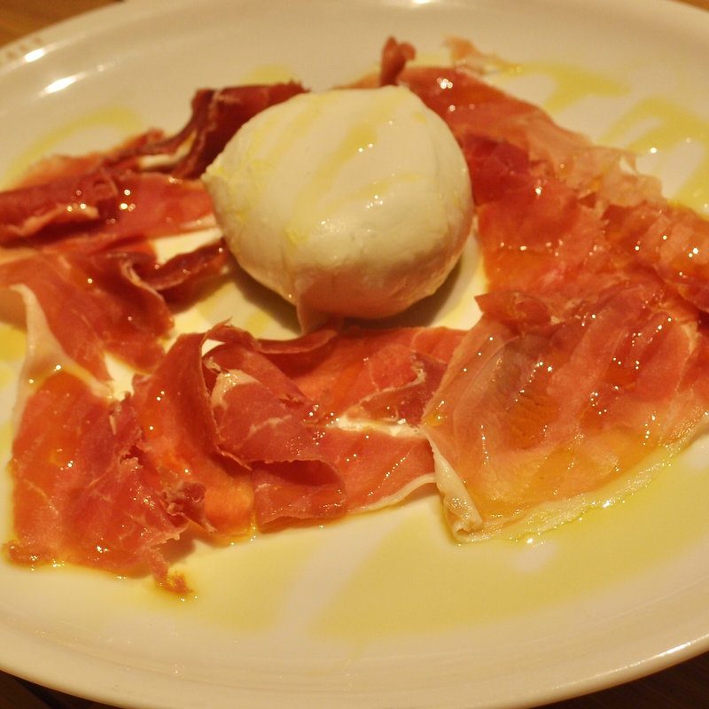 生ハムとモッツァレラ(イータリー 丸の内店)