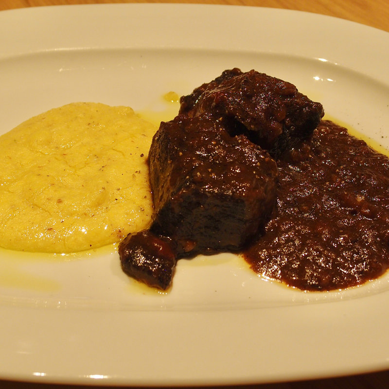 牛頬肉の赤ワイン煮込み(イータリー 丸の内店)