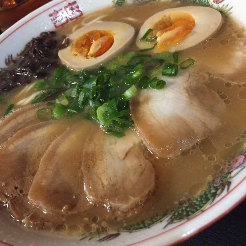 醤油豚骨ラーメン(お好み焼 はかたや)
