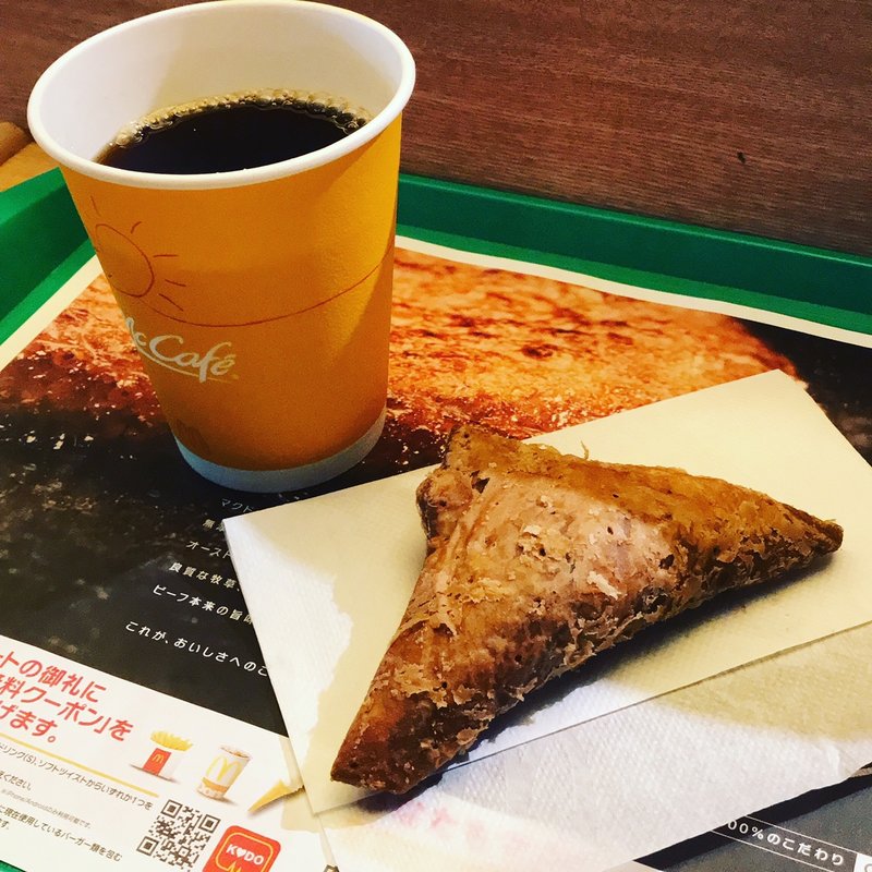 三角チョコパイ 黒(マクドナルド 池袋西口店)