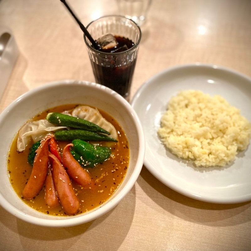 MOMO(ネパール風ぎょうざ)と野菜のスープカレー(シュクル 自由が丘店)