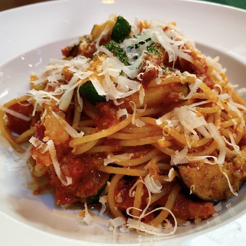 パンチェッタと野菜のピリ辛トマトソースパスタ(柳月トスカチーナ)