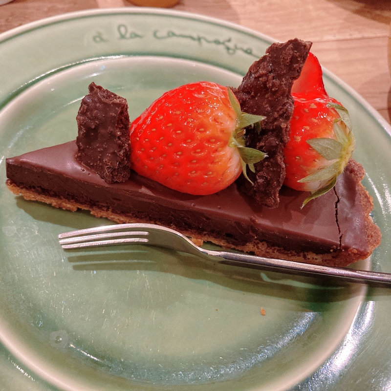 タルト・オ・フレーズ・トランペ(パティスリー・アラカンパーニュ 池袋店 （PATISSERIE a la campagne）)
