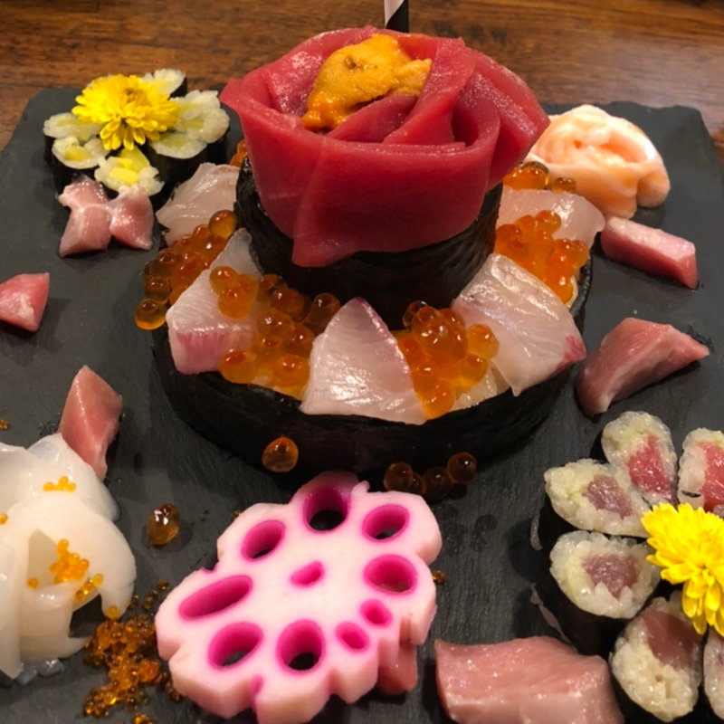 (地魚寿司鶏料理おどろき)