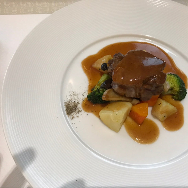 仔牛のステーキマデラソース　プティコース肉メイン料理(ポン・マリー)