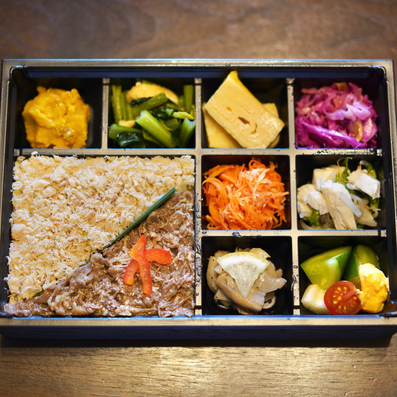 彩り豊かな新懐石弁当(おいしいプラス one and only)