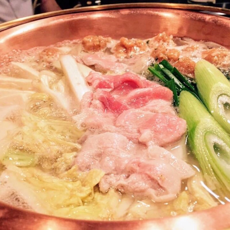 白丸（博多風水炊き） ２人前より(はし田屋 中目黒店 )