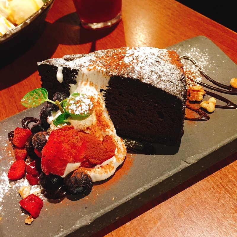 ダークチェリーのガトーショコラ(kawara CAFE＆DINING 新宿本店 （カワラ カフェアンドダイニング）)