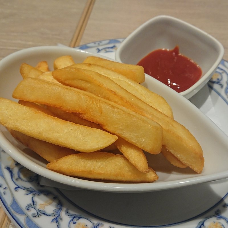 フライドポテト ブラバスソース(スペイン料理 ミゲル ファニ マリン＆ウォーク ヨコハマ店)