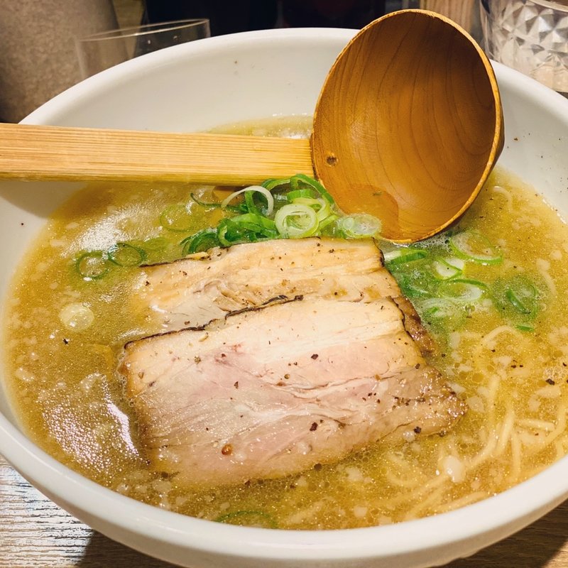 元祖鶏ガラとんこつスープ 屋台味ラーメン(よってこや 新宿南口店 )