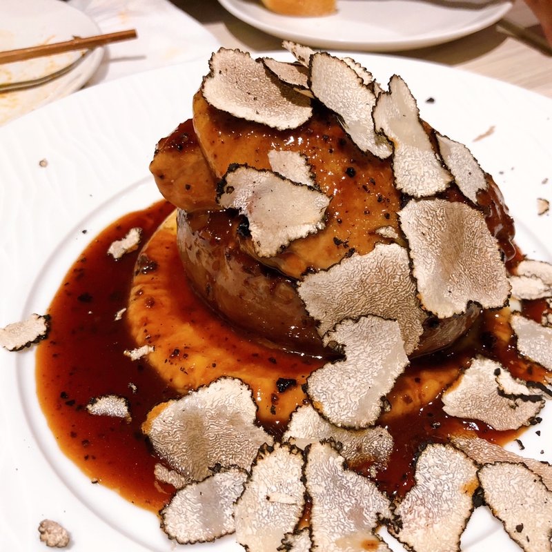 牛フィレとフォアグラの"ロッシーニ"トリュフソース(俺のフレンチ 博多)