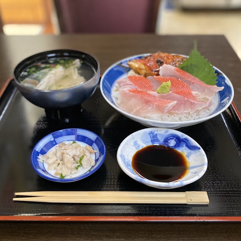 金目刺身の金目ずくし丼(釜飯 初音 （かまめしはつね）)