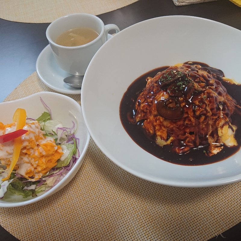 チーズオムライスデミグラスソース(和風イタリアン ちょっと)