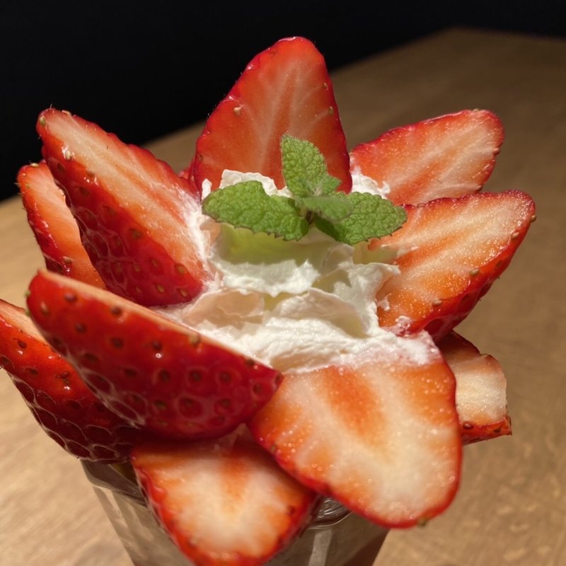 イチゴパフェ(BHM’S cafe （バムズカフェ）)