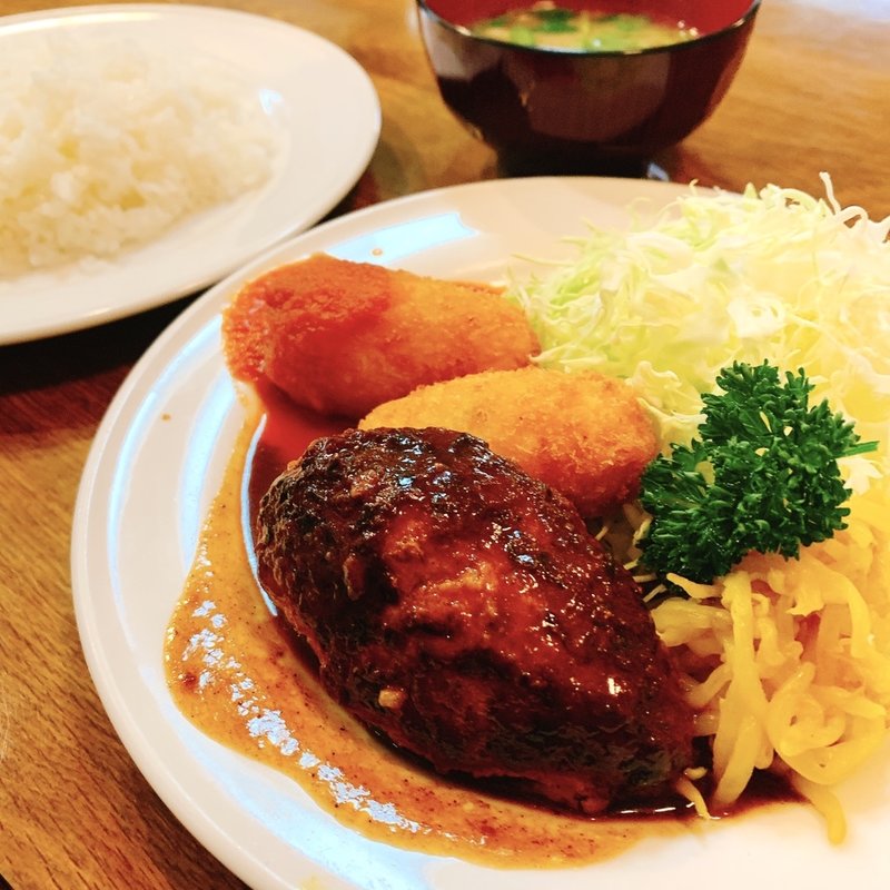 カニクリームコロッケとハンバーグランチ(洋食大かわ)