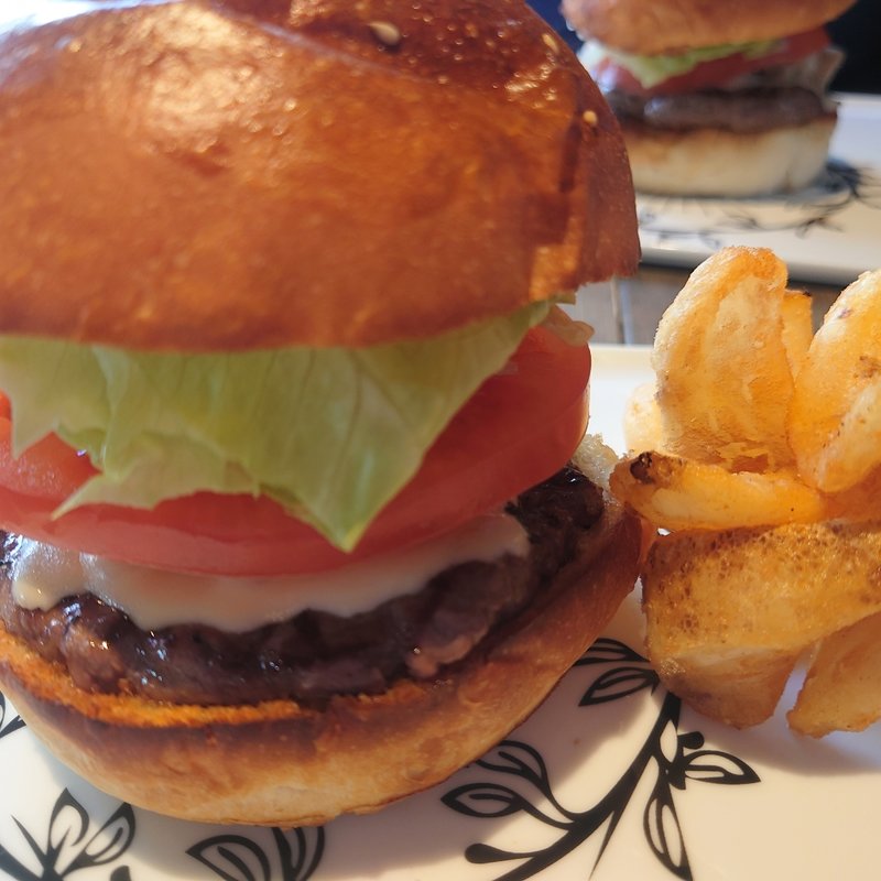 モッツァレラアヒージョバーガー(folk burgers&beers)