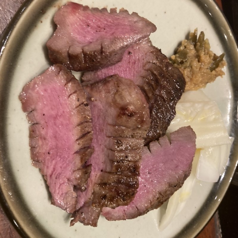 霜降り牛タン(牛タンいろ葉 別邸)