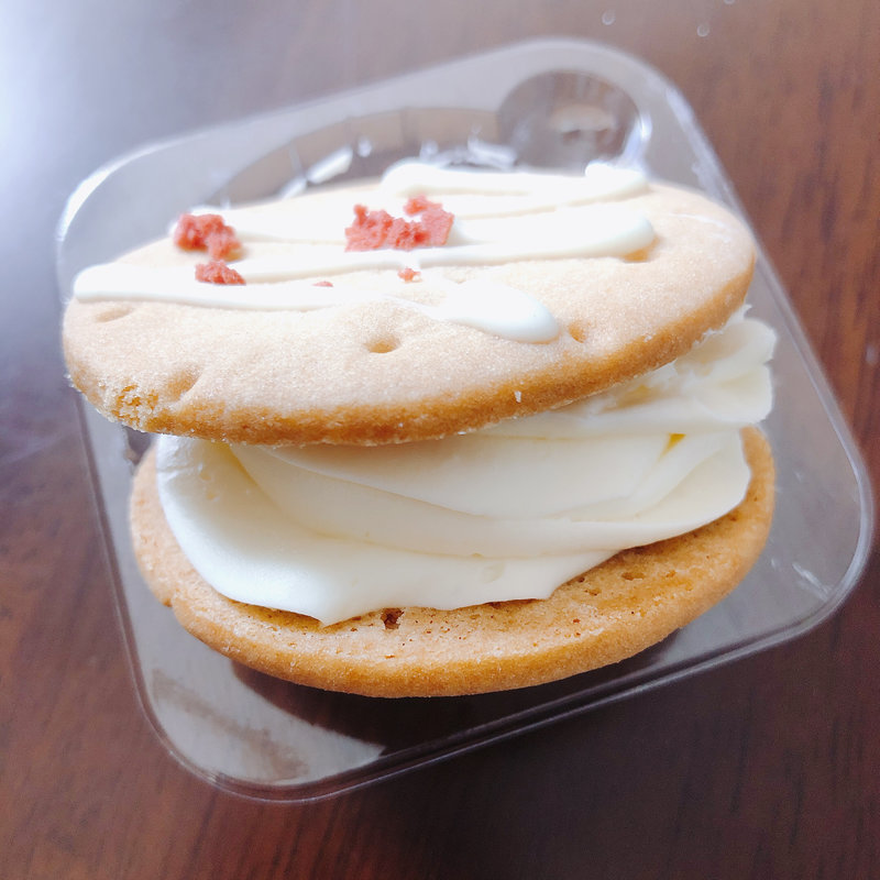 クッキーサンド苺のレアチーズ(セブンイレブン 横浜北寺尾7丁目店)