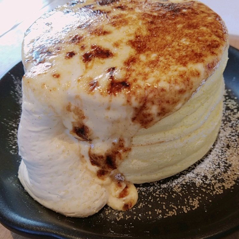 日の出カスタードのブリュレパンケーキ(たまご専門店TAMAGOYA)