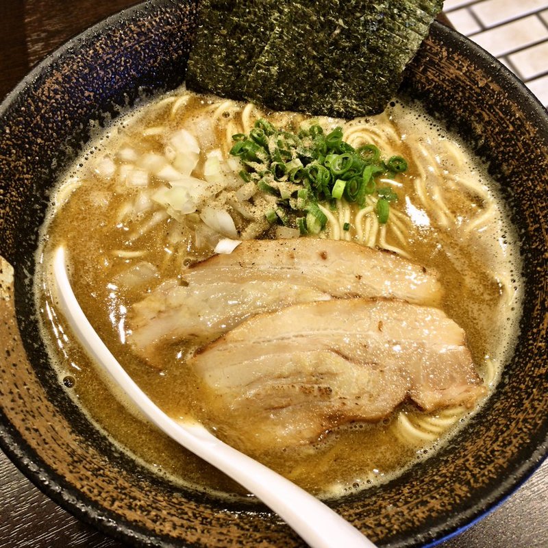 鬼煮干しそば(鶏白湯 中華そば 鶏革命 八幡総本店)