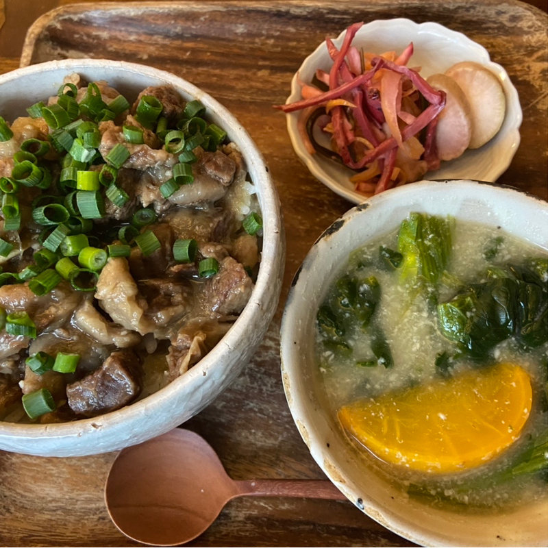 ジビエすじ煮丼(麦酒屋 るぷりん 銀座)