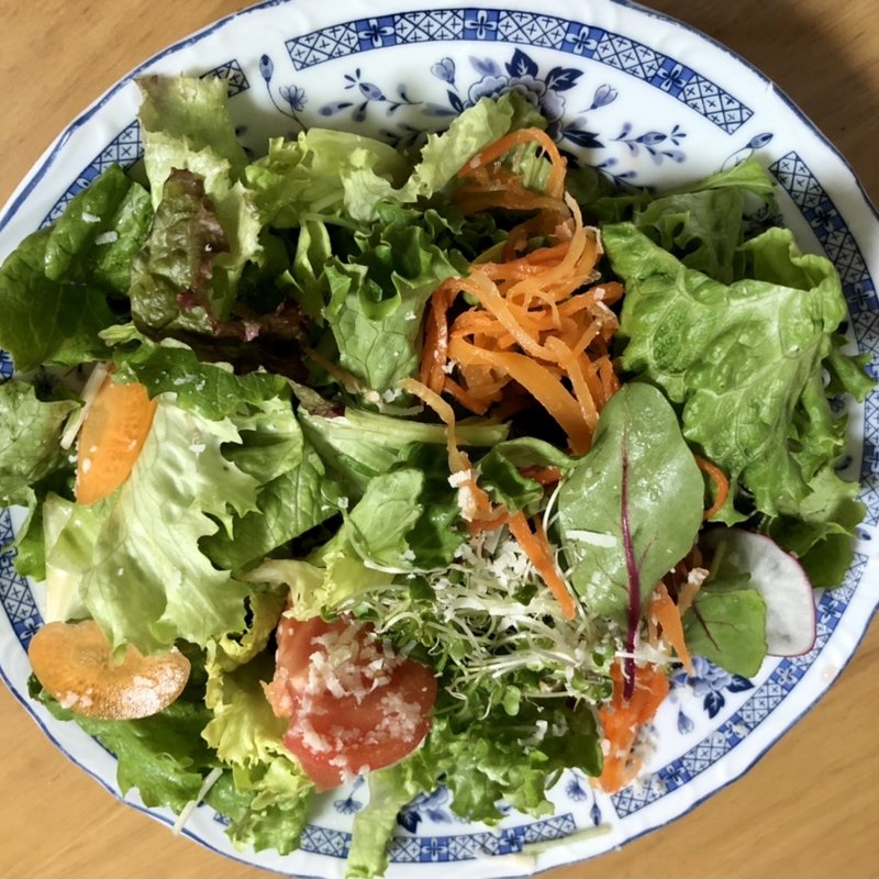 野菜のサラダ（チーズかけ）(ワイン食堂フレーバー)