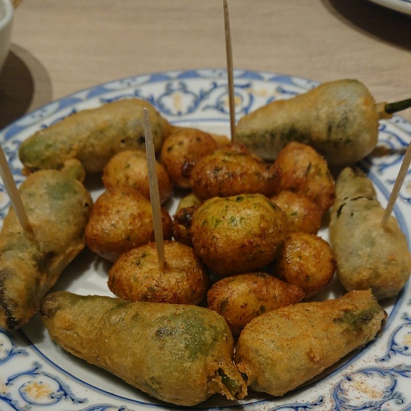 たらのクロケッタとししとうのパドロン(スペイン料理 ミゲル フアニ マリン＆ウォーク ヨコハマ店)