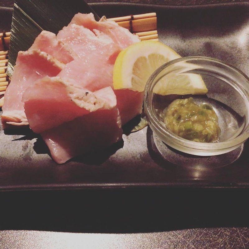 鶏肉の刺身(ちょびぞう)