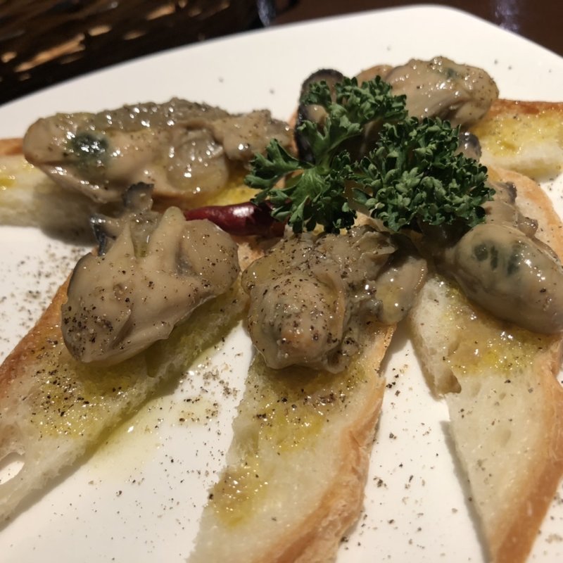 牡蠣のオイル漬けブルスケッタ(バー ポラリス （Bar Polaris）)