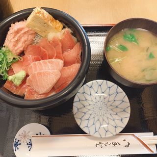三色丼(まぐろ白川)