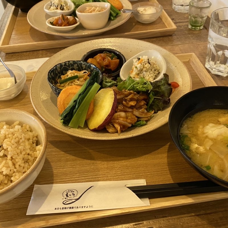 39品目の健康定食(玄米＆やさいカフェ玄三庵 梅田エスト店)