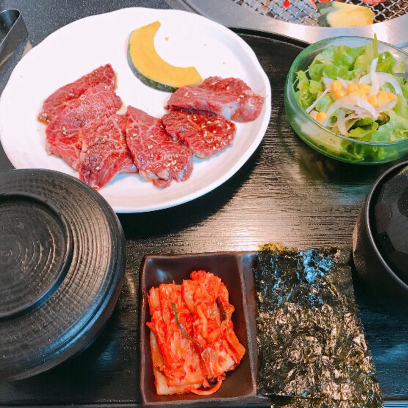 (炭火焼肉 松牛)