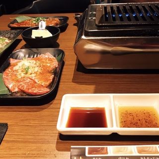 (焼肉酒場ともさんかく 本店)