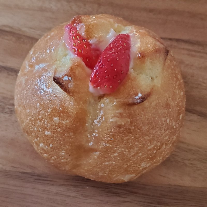 あまおう苺あんと北海道クリームチーズ(Boulangerie yama ブーランジェリーヤマ)