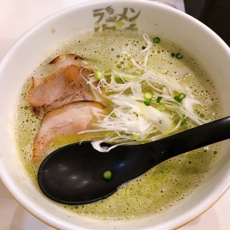 ラーメンジェノバ(ラーメン海鳴福岡空港店)