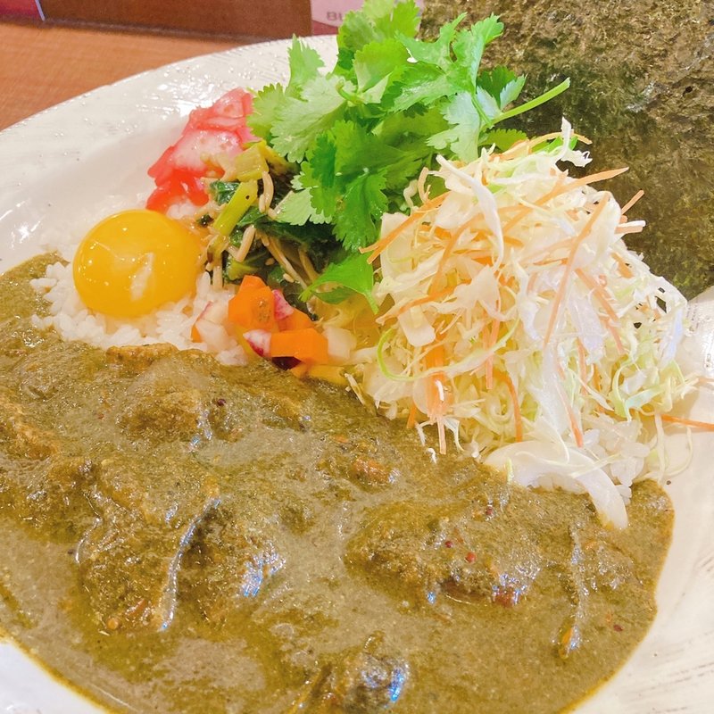海苔チキンカレー（トッピング:新鮮！国産パクチー、こだわりの玉子）(昼飯屋)